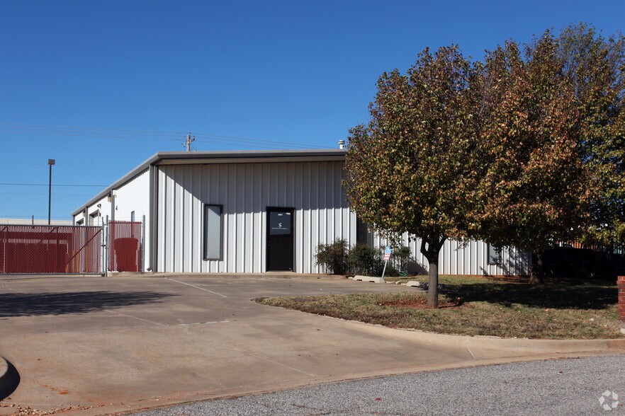 More Photos Of 8401 Mantle Ave, Oklahoma City Manufacturing For Sale