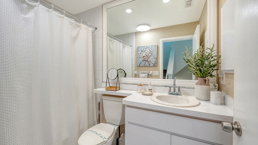 More Photos Of 5610 AVENIDA DEL MARE, Sarasota Specialty For Sale