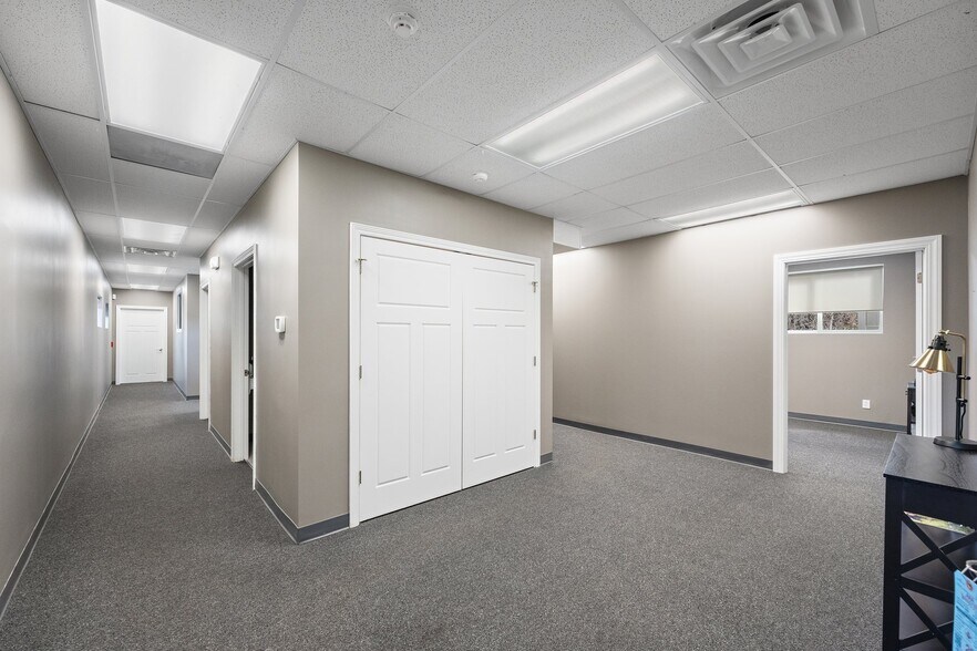 More Photos Of 802 Wabash Ave, Chesterton Office For Lease