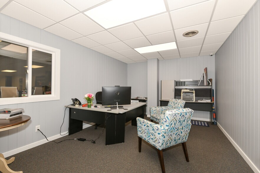 More Photos Of 29131 Evergreen Dr, Waterford Freestanding For Sale