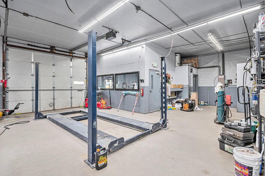 More Photos Of 1023 N 16th St, Council Bluffs Auto Repair For Sale