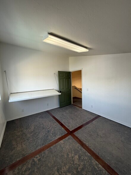 More Photos Of 1431 Anderson Rd, Montrose Warehouse For Lease