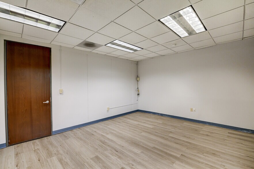 More Photos Of 9635 Southern Pine Blvd, Charlotte Coworking Space