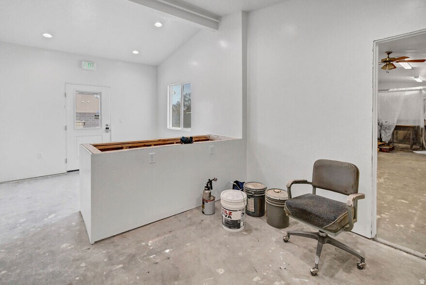 More Photos Of 46 S Center St, Elsinore Industrial For Sale