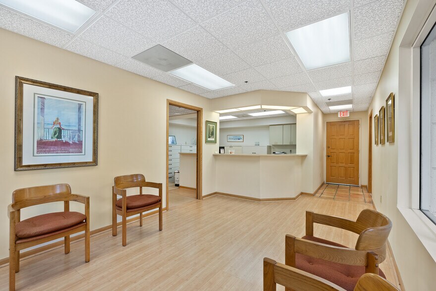 More Photos Of 700 2nd Ave N, Naples Medical For Lease