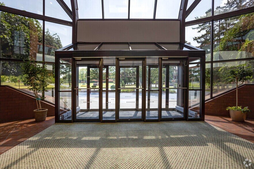 More Photos Of 6400 Sheridan Dr, Buffalo Office For Lease