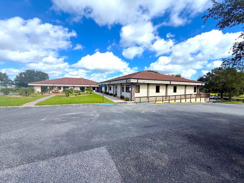 More Photos Of 301 Skyline Dr, Lady Lake Unknown For Lease