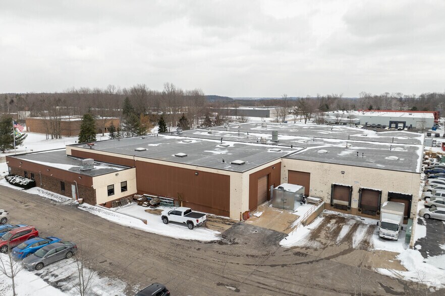 More Photos Of 2300 E Enterprise Pky, Twinsburg Warehouse For Lease