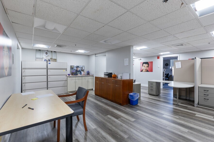 More Photos Of 19-25 Main St, Hartford Office Residential For Sale