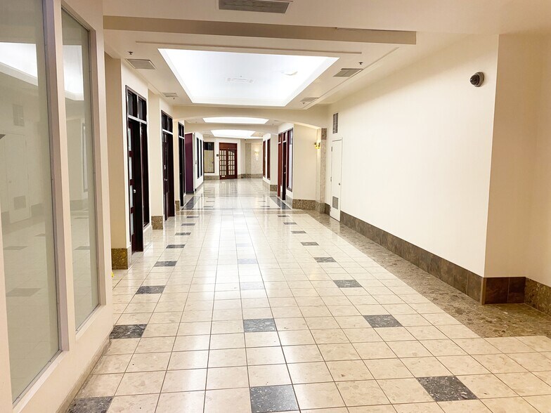 More Photos Of 1 Av Wood, Westmount Apartments For Sale