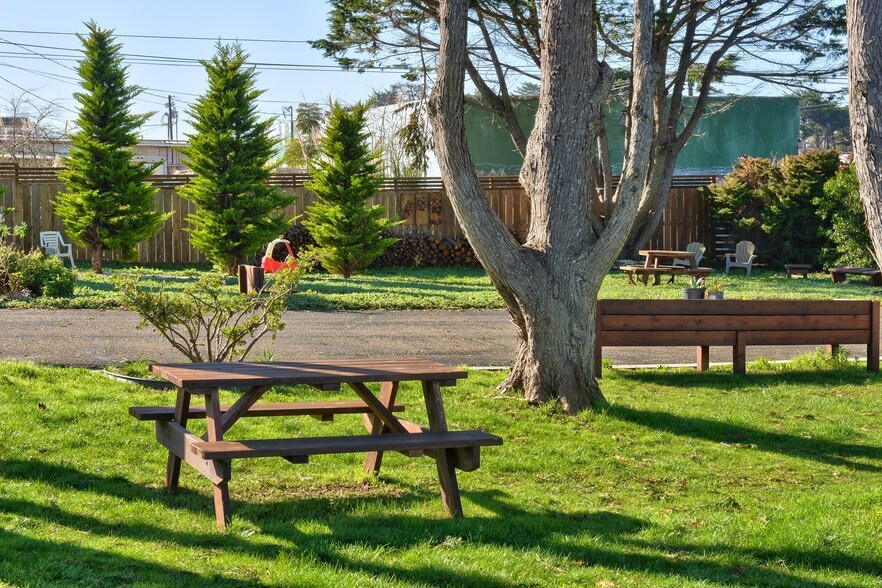 More Photos Of 18725 N Highway 1, Fort Bragg Hotel For Sale