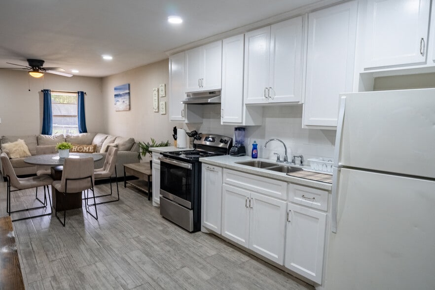 More Photos Of 2513 Beaumont Ave, McAllen Apartments For Sale