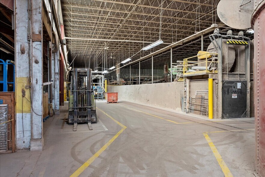 More Photos Of 115 E Mound St, Girard Industrial For Sale