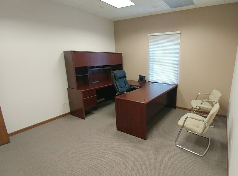 More Photos Of 7620-7632 W 159th St, Orland Park Office For Sale