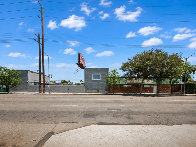 More Photos Of 2718 S Robertson Blvd, Los Angeles Service For Sale
