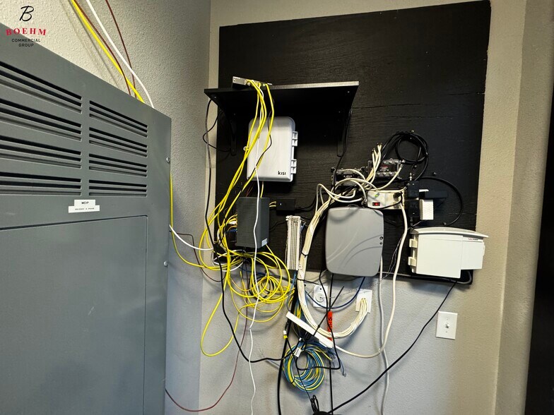 More Photos Of 1405 Sidney Baker St, Kerrville Office For Lease
