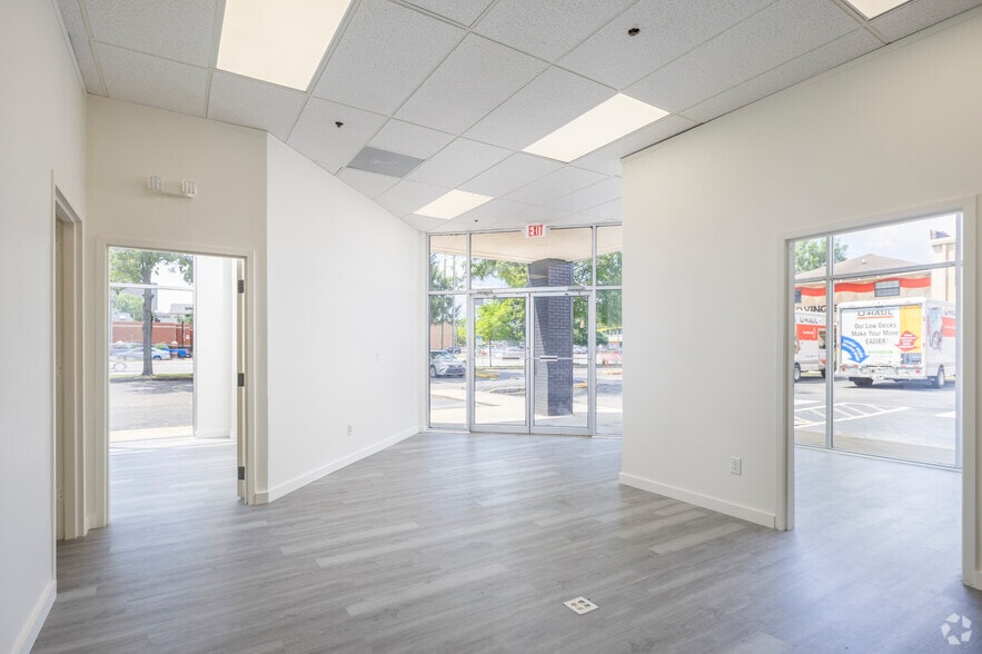 More Photos Of 2101 Main St, Columbia Freestanding For Lease