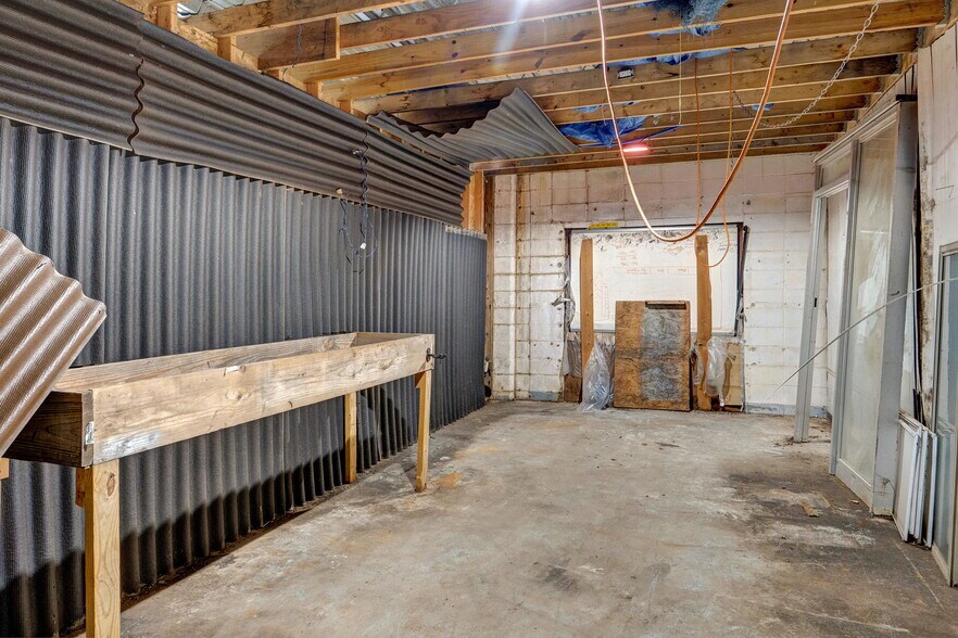 More Photos Of 504 Airport Rd, Crane Warehouse For Sale