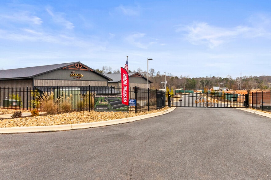 More Photos Of 144 McCrary Rd, Mooresville Flex For Sale