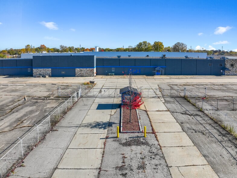 More Photos Of 2010 N Dort Hwy, Flint Service For Sale