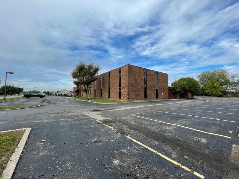 More Photos Of 600 N Union Blvd, Englewood Office For Lease