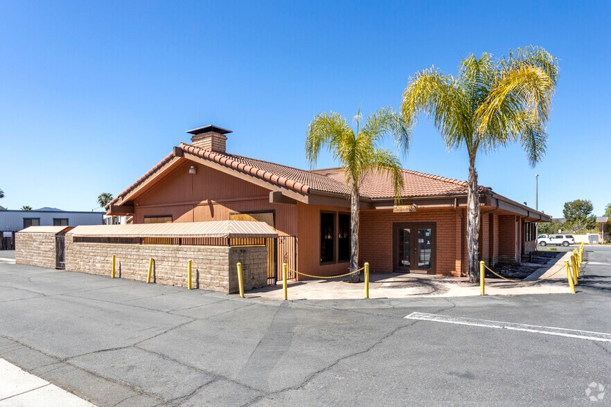 More Photos Of 10757 Woodside Ave, Santee Restaurant For Lease