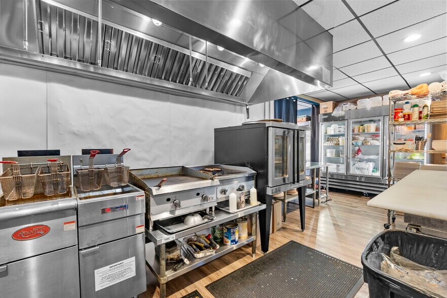 More Photos Of 25 W Tywappity St, Benton Restaurant For Sale