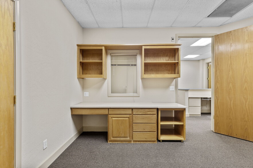 More Photos Of 13620 Lincoln Way, Auburn Office For Lease