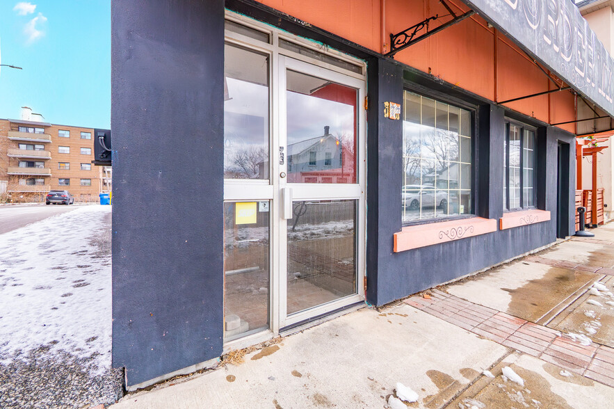 More Photos Of 277 Queen St S, Mississauga Storefront Retail Residential For Lease