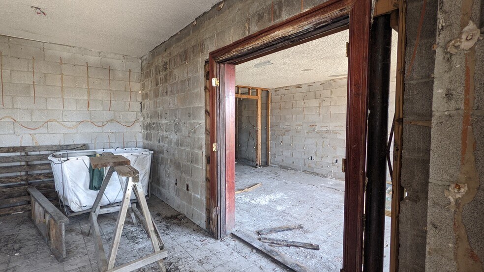 More Photos Of 107-n N Rand Dr, Searcy Hotel For Sale