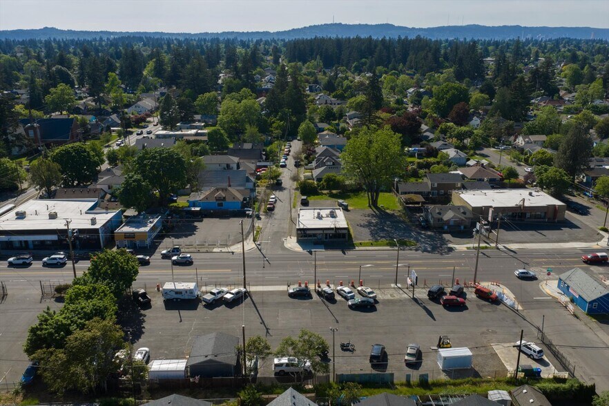 More Photos Of 5826 SE 82nd Ave, Portland Auto Dealership For Sale