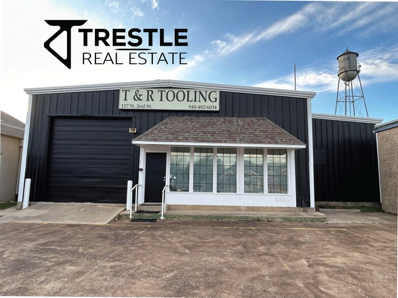 Primary Photo Of 117 N 2nd St, Krum Showroom For Lease