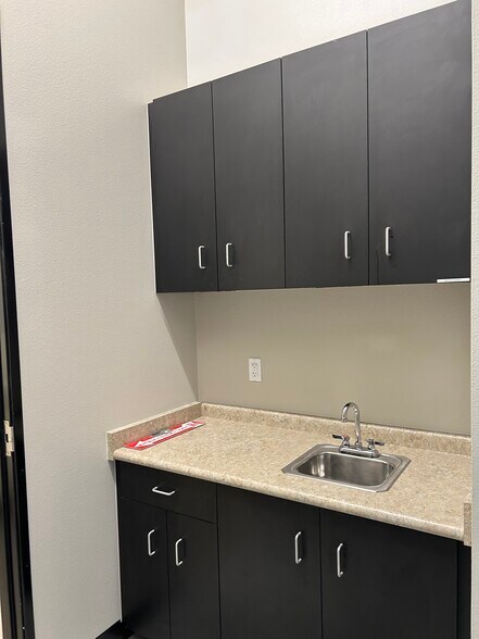 More Photos Of 1243 Flynn Rd, Camarillo Warehouse For Sale