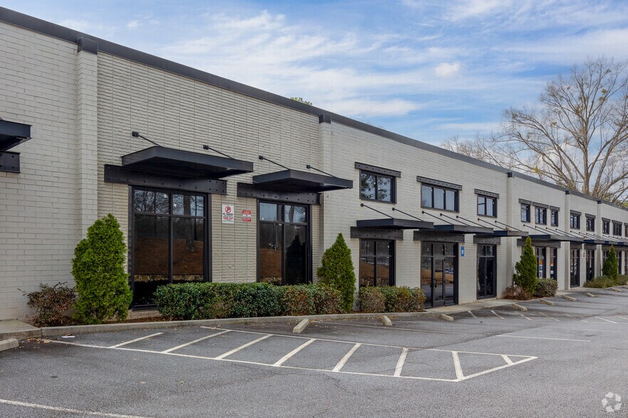 More Photos Of 3586 Pierce Dr NE, Chamblee Office For Lease