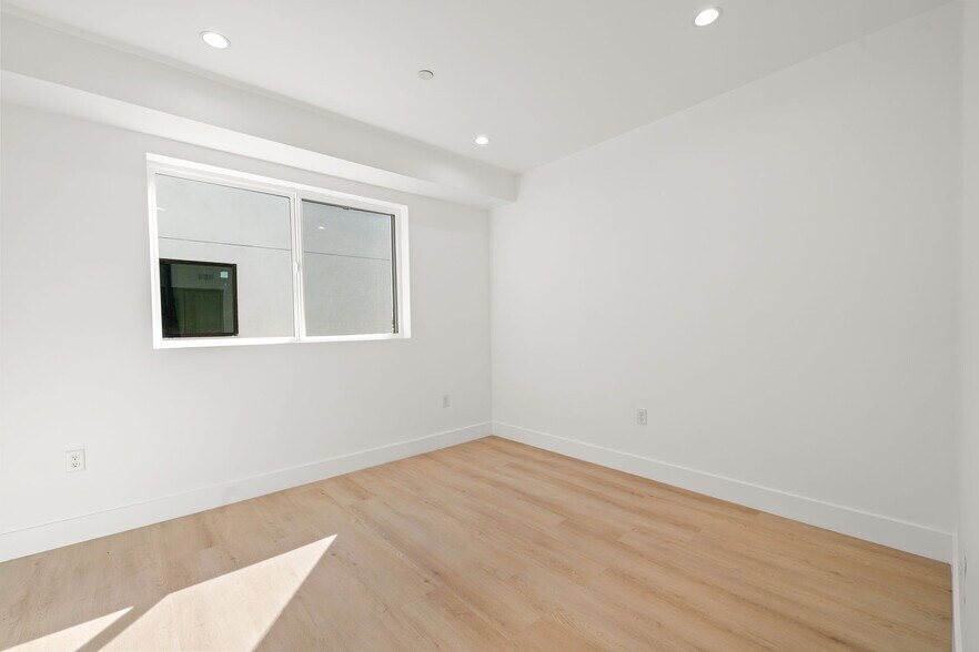 More Photos Of 1933 Magnolia Ave, Los Angeles Apartments For Sale