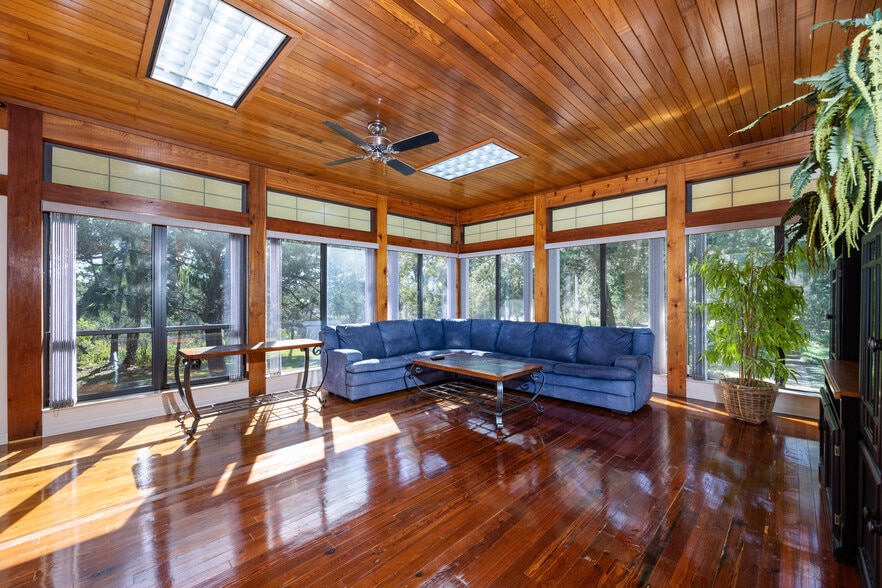 More Photos Of 1606 3rd Ave SE, Steinhatchee Lodge Meeting Hall For Sale