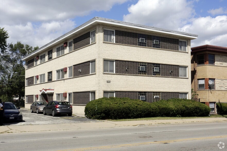 Primary Photo Of 4317 St Charles Rd, Bellwood Apartments For Sale