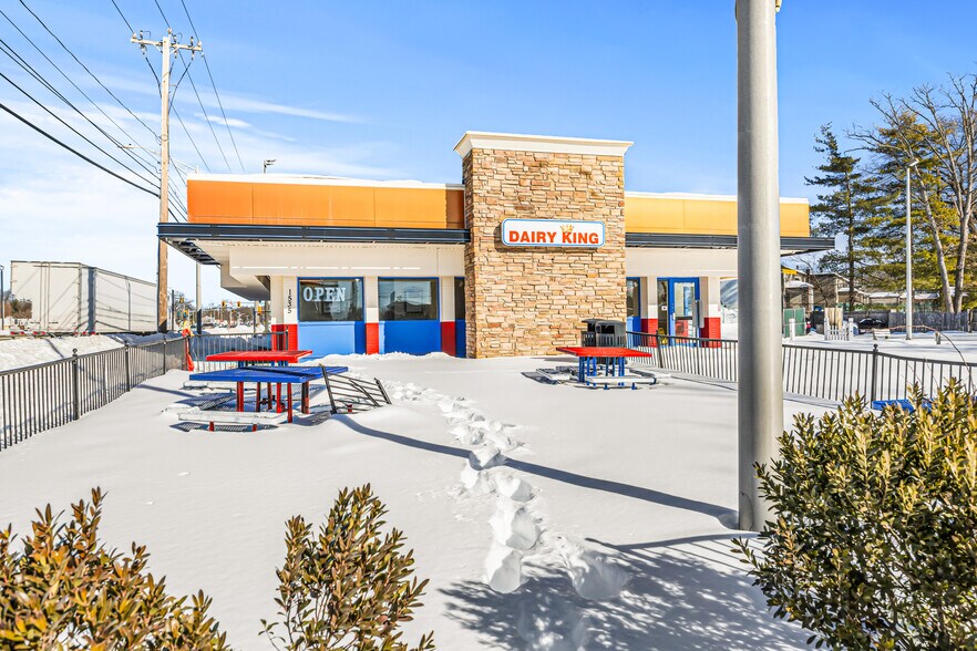 More Photos Of 1535 Memorial Dr, Chicopee General Retail For Sale