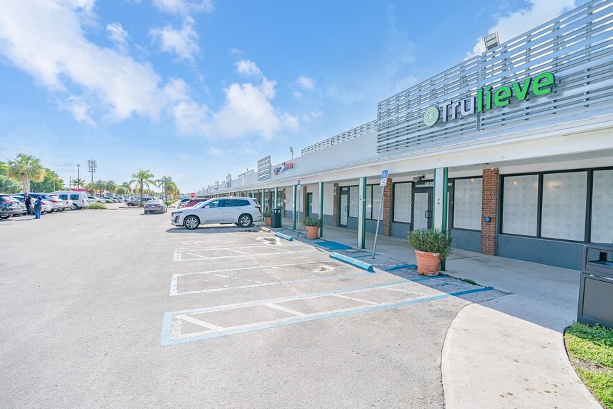 More Photos Of 4705-4773 NW 183rd St, Miami Gardens Unknown For Lease