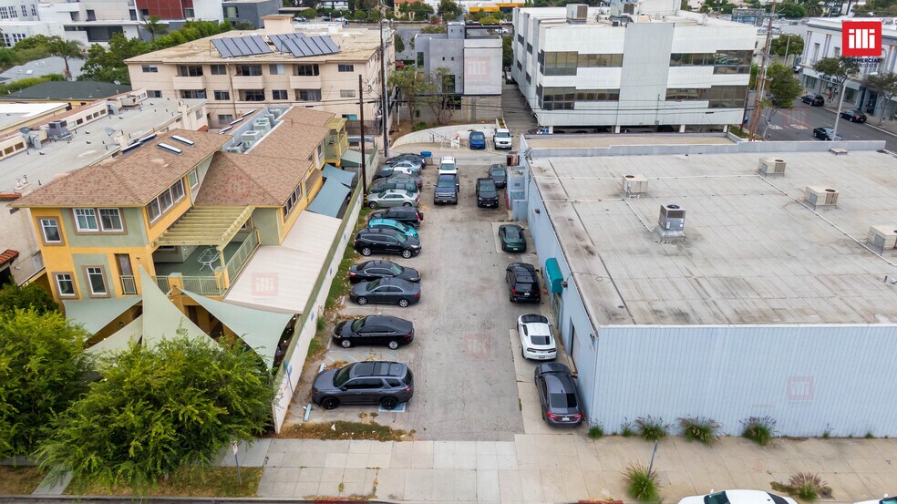 More Photos Of 901 Santa Monica Blvd, Santa Monica Freestanding For Sale