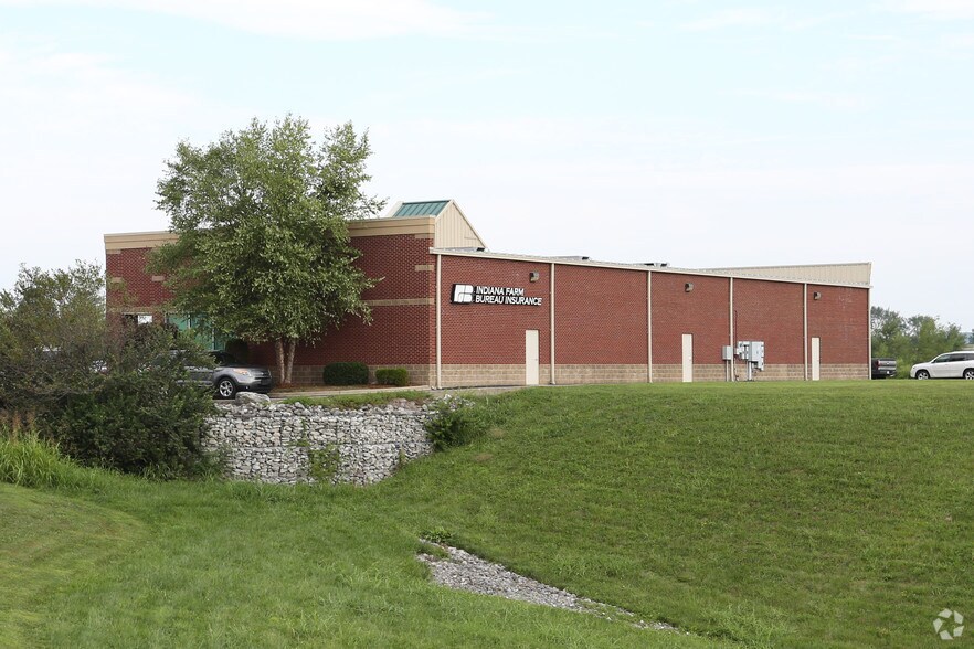 More Photos Of 270 Federal Dr, Corydon Freestanding For Lease