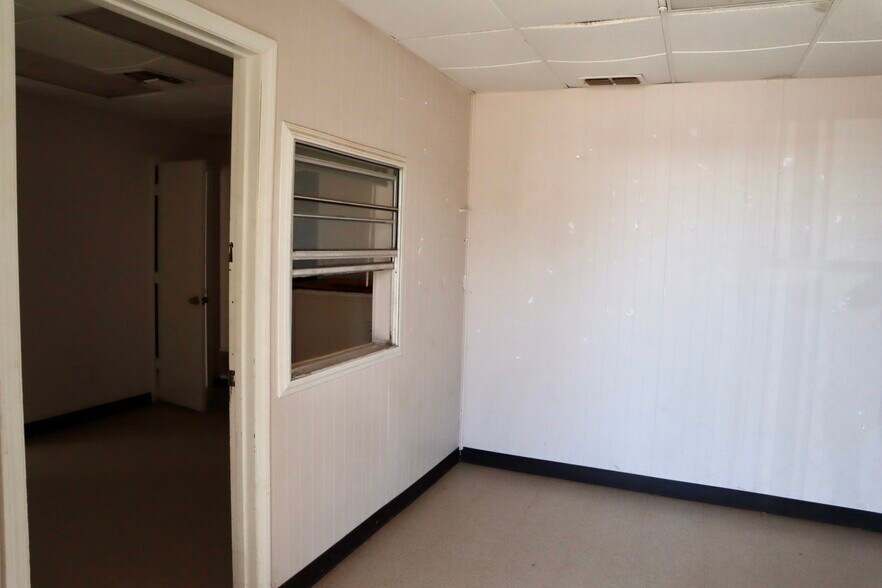 More Photos Of 3224 Industrial Dr, Wichita Falls Manufacturing For Lease