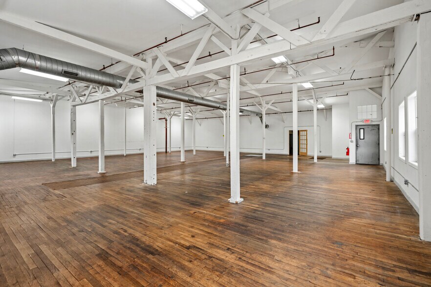 More Photos Of 27 Kent St, Ballston Spa Warehouse For Lease