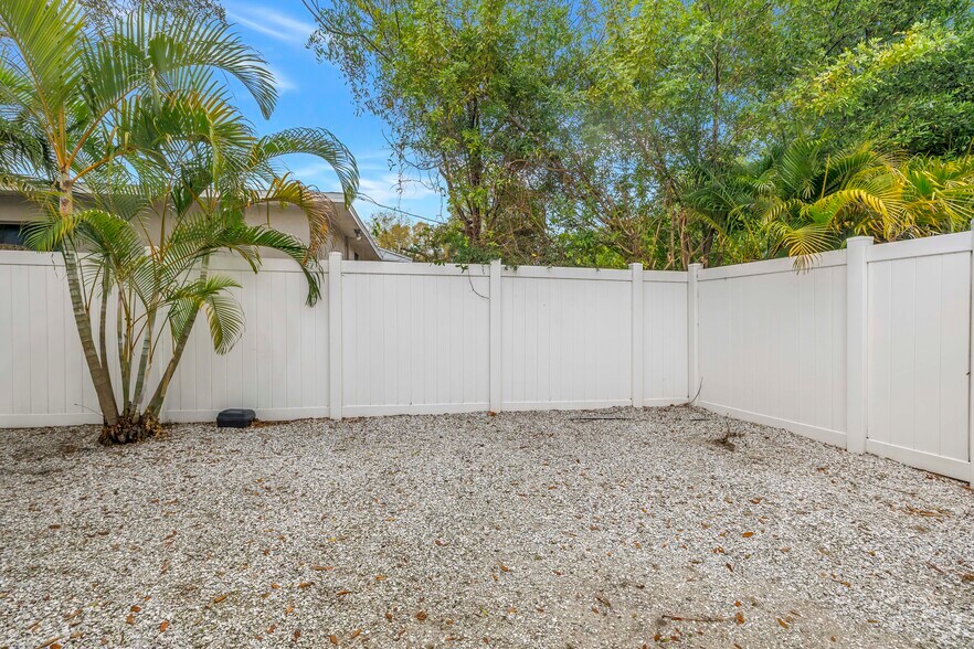 More Photos Of 2200 49th St N, Saint Petersburg Medical For Sale
