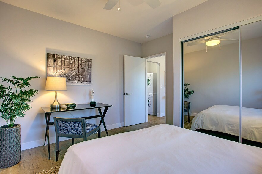 More Photos Of 634 Westminster Ave, Venice Apartments For Sale