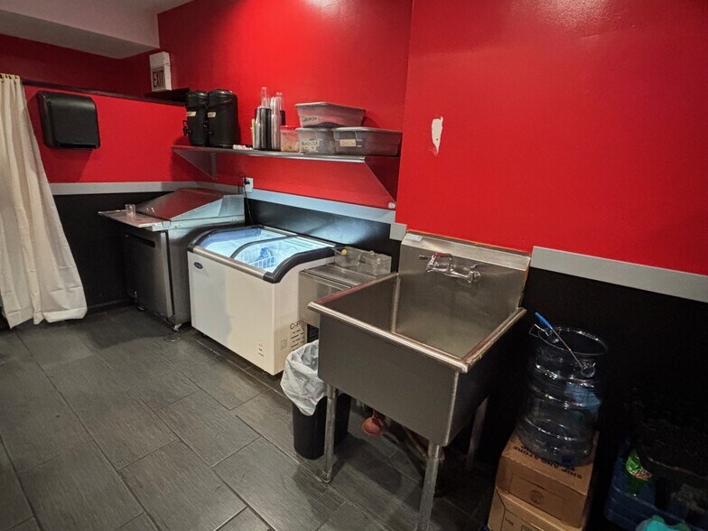 More Photos Of 1811-1819 W North Ave, Chicago Office For Lease