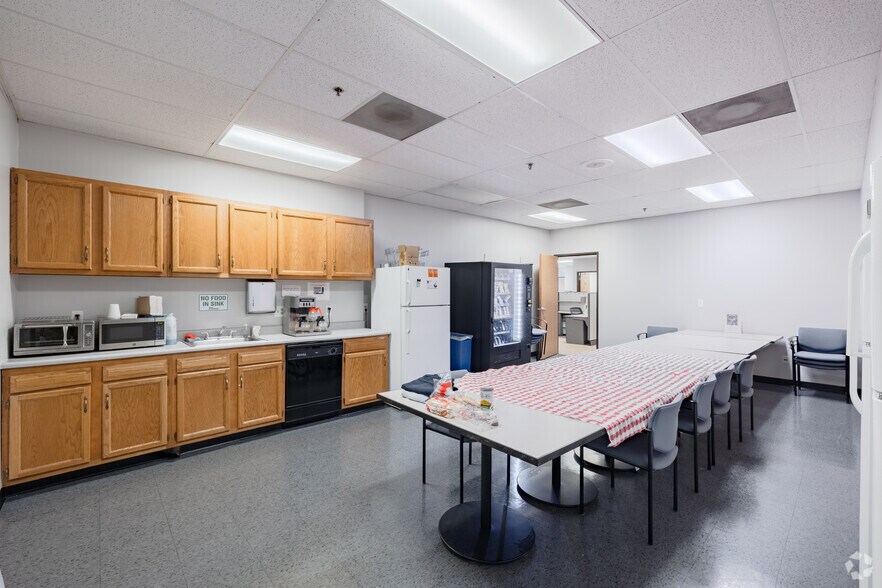 More Photos Of 25780-25790 Commerce Dr, Madison Heights Office For Sale