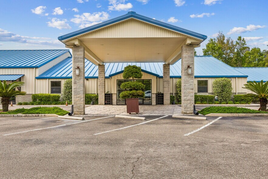 More Photos Of 96549 Parliament Dr, Fernandina Beach Storefront Retail Office For Sale
