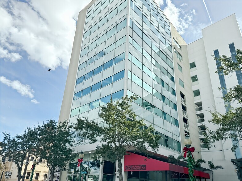 More Photos Of 1990 Main St, Sarasota Coworking Space