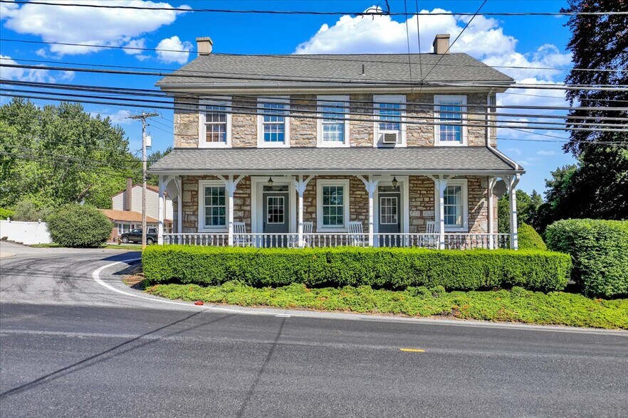 Primary Photo Of 879 Fritztown Rd, Sinking Spring Office For Lease